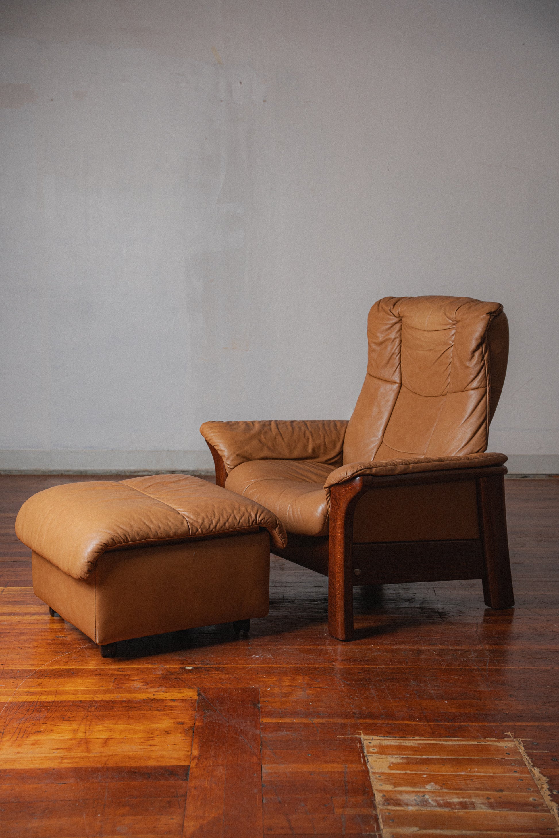 Ekornes Stressless "Buckingham" Leather Reclining Lounge Chair