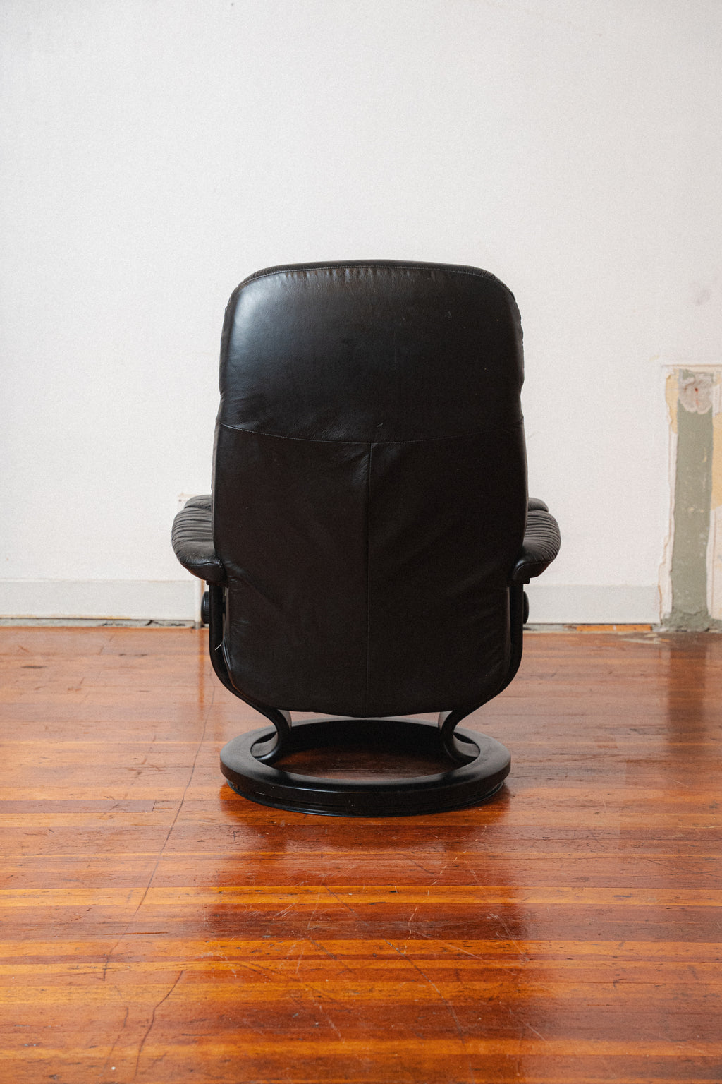 Ekornes Stressless Lounge Chair w/ Ottoman