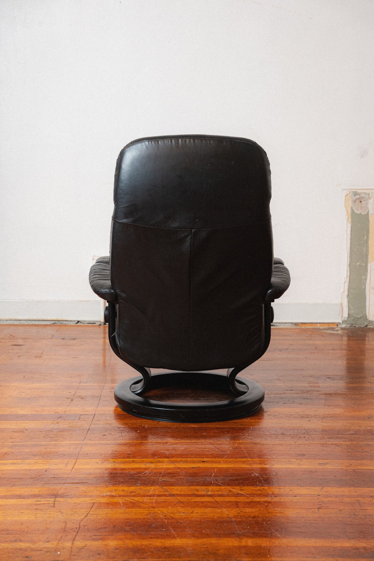 Ekornes Stressless Lounge Chair w/ Ottoman