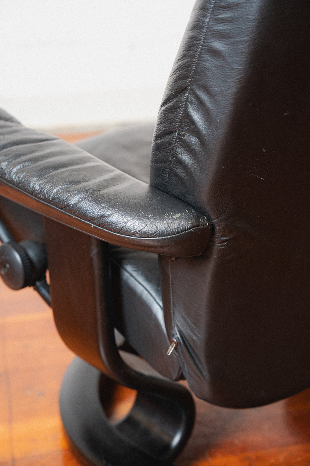Ekornes Stressless Lounge Chair w/ Ottoman