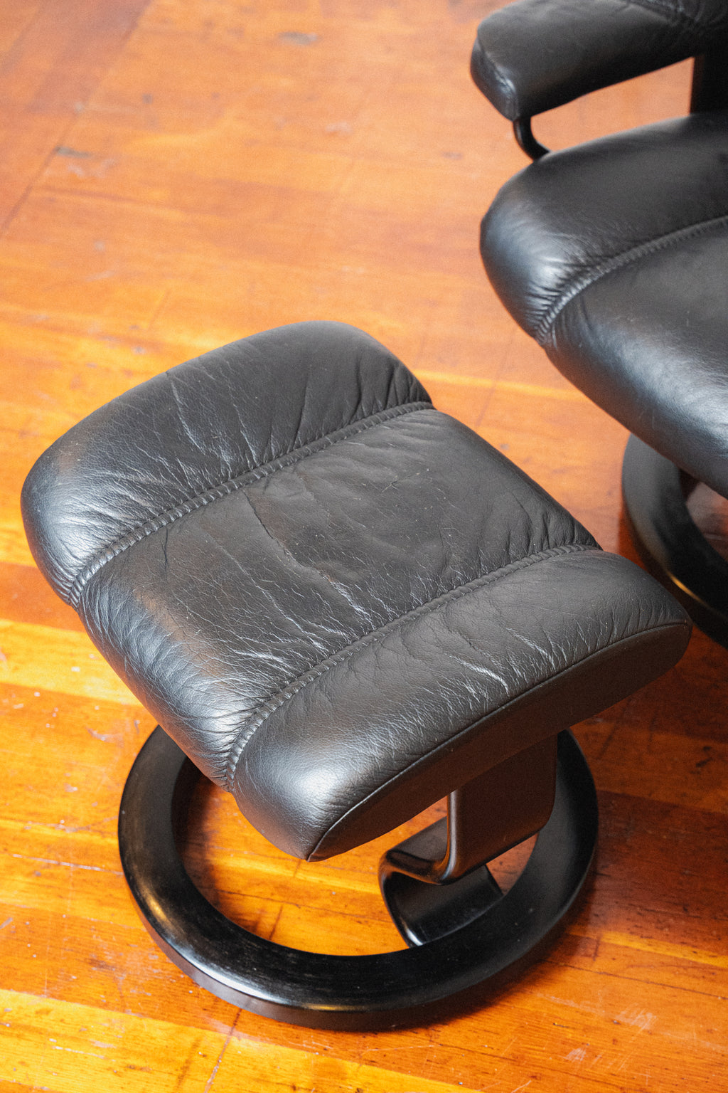 Ekornes Stressless Lounge Chair w/ Ottoman