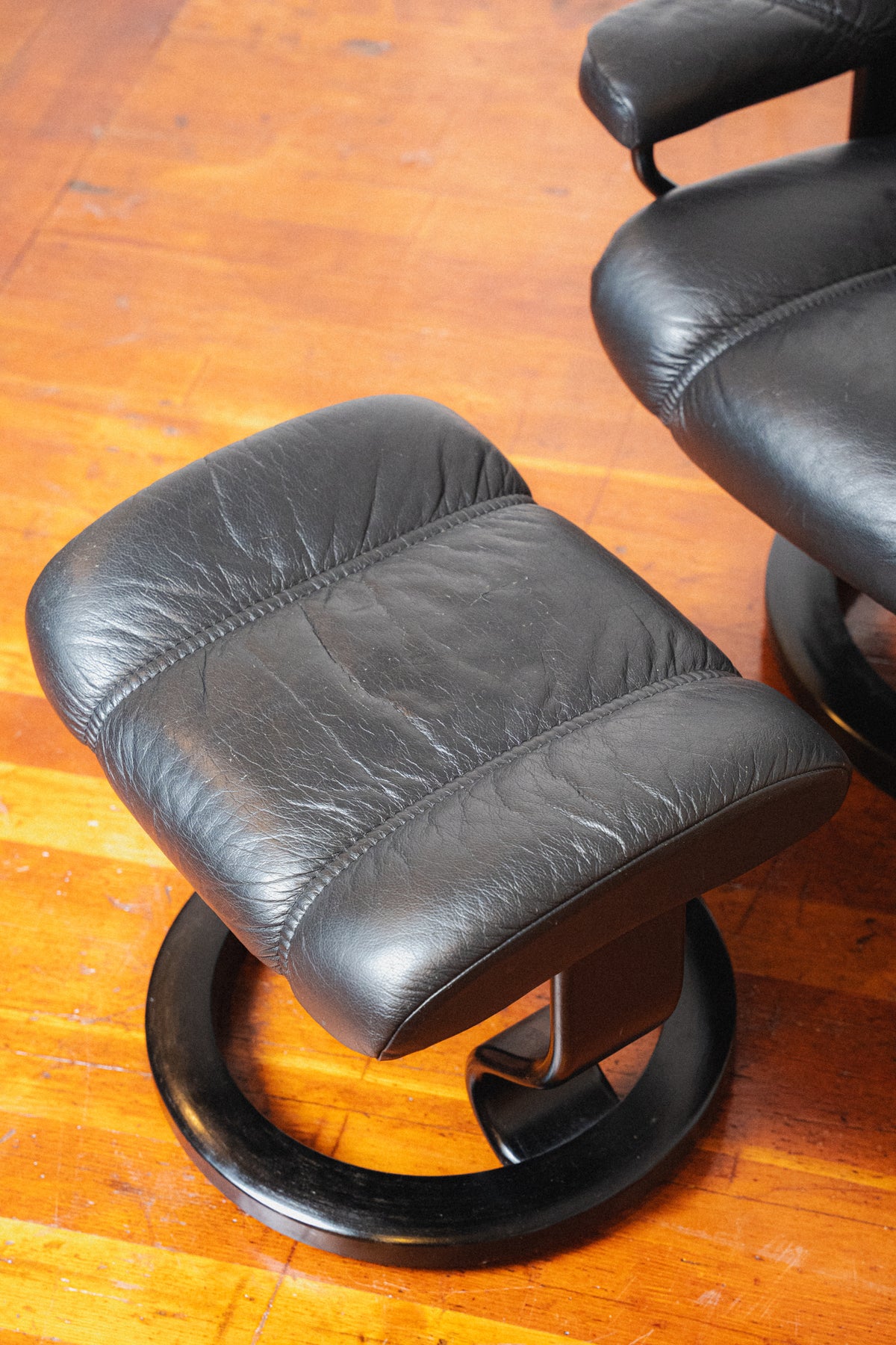 Ekornes Stressless Lounge Chair w/ Ottoman