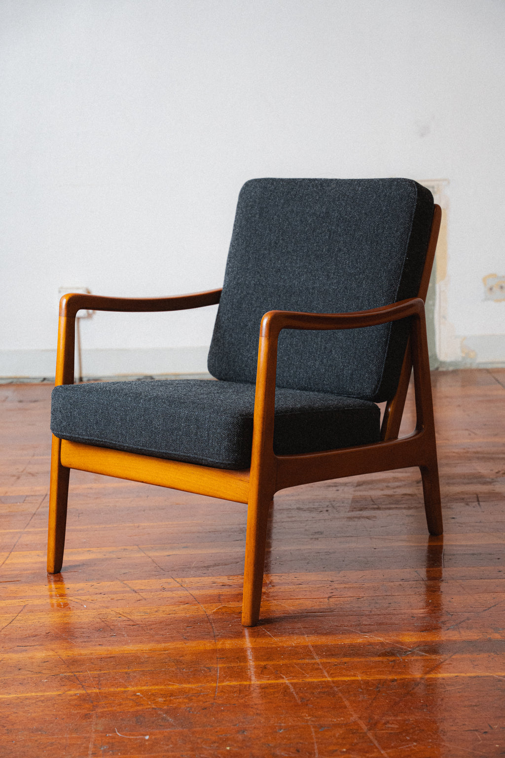 Beech FD 109 Lounge Chair by Ole Wanscher for France & Daverkosen