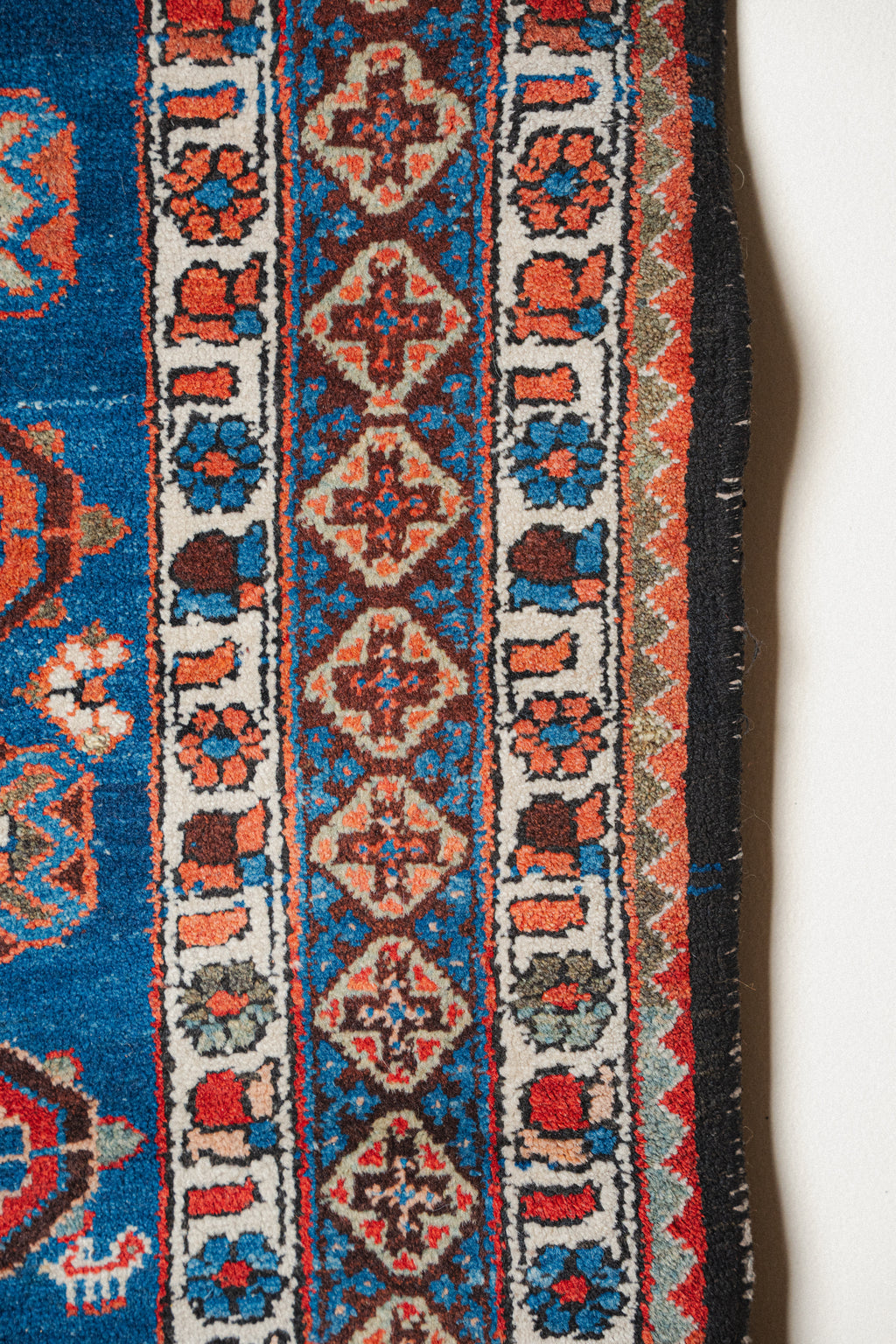 Antique Bakhtiari Rug, 4'5" x 6'10" - view 4
