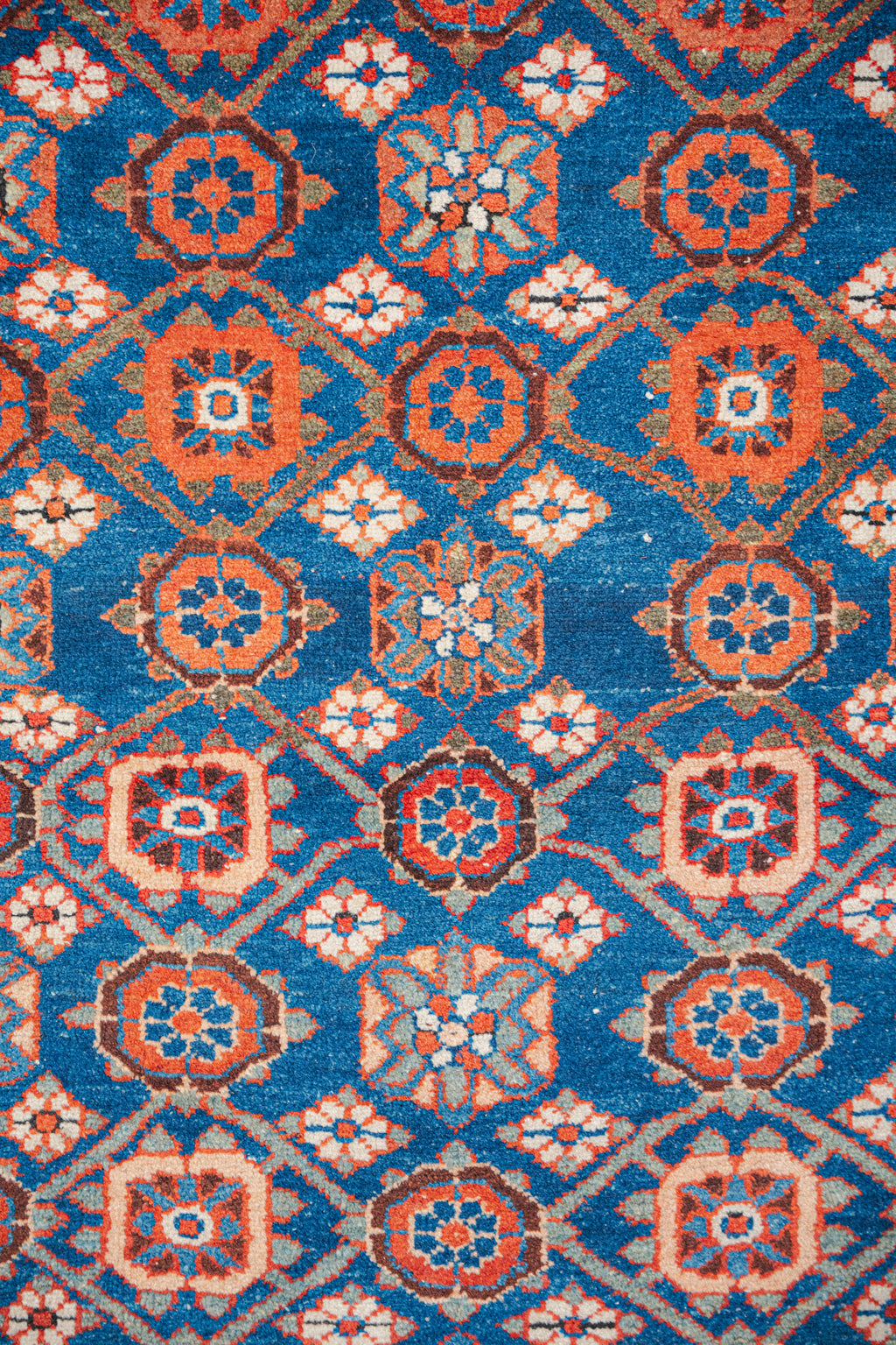 Antique Bakhtiari Rug, 4'5" x 6'10" - view 2