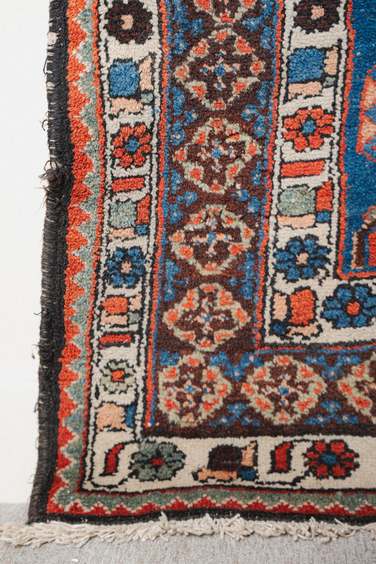 Antique Bakhtiari Rug, 4'5" x 6'10" - view 3